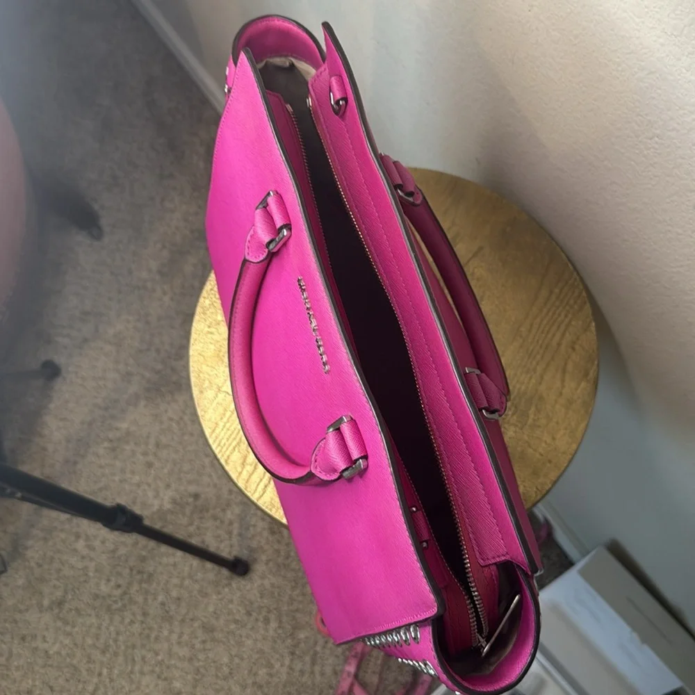 MICHAEL KORS SELMA Grommet
Saffiano Leather LG Satchel, Fuchsia pink, GUC - Picture 15 of 17